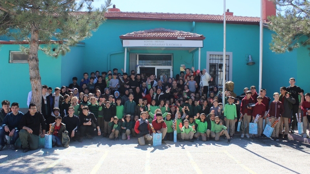 Konya'da öğrencilere bayram öncesi bayram sevinci yaşattılar