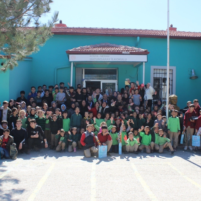 Konya'da öğrencilere bayram öncesi bayram sevinci yaşattılar