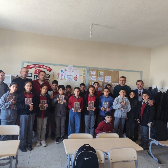 Gençlerin yolu Kur'an ile aydınlanıyor