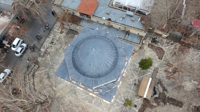Depremde hasar alan Mevlevihane Cami yeniden ibadete açıldı
Tarihi Mevlevihane Cami dron ile görüntülendi