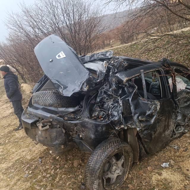 Mardin'de şarampole devrilen otomobildeki 2'si çocuk 5 kişi yaralandı