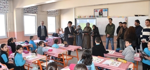 Alucra Halk Eğitimi Merkezinde dikilen eşofman takımları öğrencilere dağıtıldı