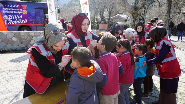 Büyükşehir'den Sarıçukur'da miniklere eğlence ve bilim dolu gün