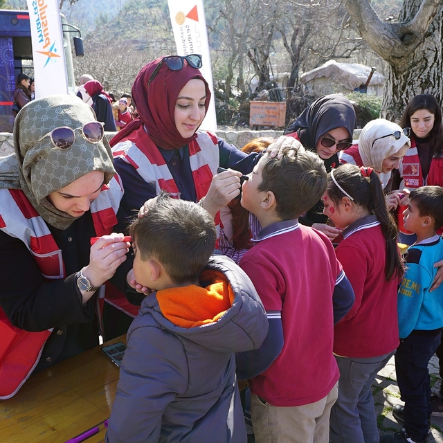 Büyükşehir'den Sarıçukur'da miniklere eğlence ve bilim dolu gün