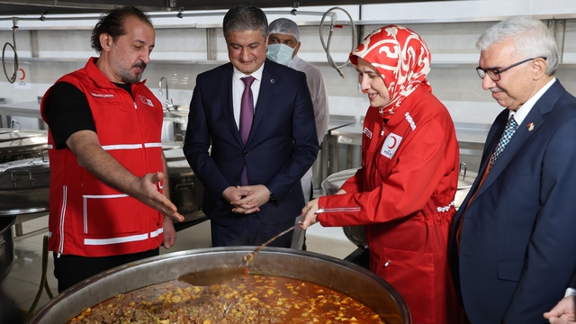 Türk Kızılay, Adana'da aşevini hizmete açtı