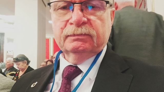 Cuma namazı sırasında rahatsızlanıp öldü