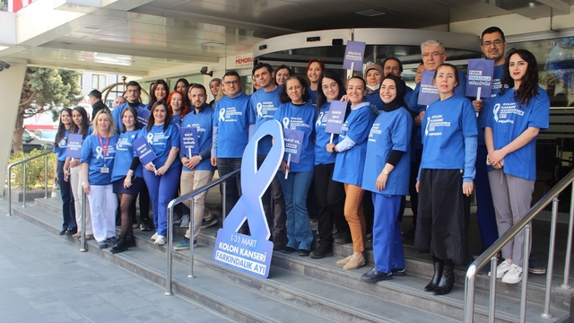 Dünyada en sık görülen 3. kanser türüne mavi tişörtlerle dikkat çektiler
Genel Cerrahi Uzmanı Op. Dr. Ali Can Yalı:
"Kolon kanserini yakaladıktan sonra erken ve geç tanı çok önemlidir"