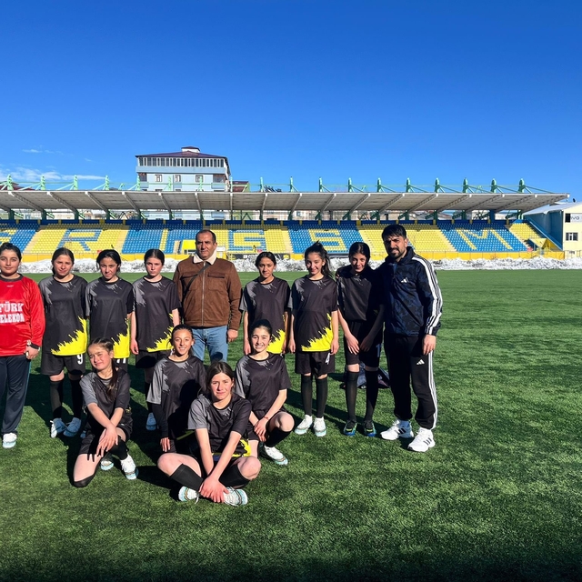 Digorlu kızlar Türkiye yarı finallerinde Kars'ı temsil edecek