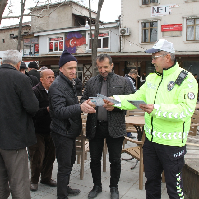 Dolandırıcılara karşı broşür dağıtımı