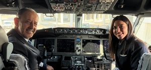 Baba ve kız aynı kokpitte: 42 yıllık pilot gökyüzüne kızıyla veda etti