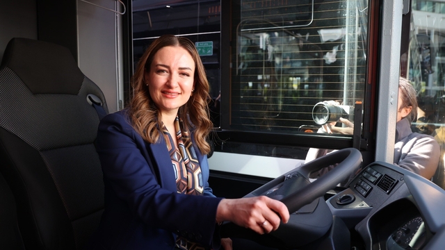 Antalya Büyükşehir'den ulaşım filosuna takviye: 19 hibrit otobüs sahada
Alımı tamamlanan 256 aracın ilk etap teslimatını gerçekleşti