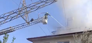 Muğla'da üzerine elektik direği devrilen evde yangın çıktı