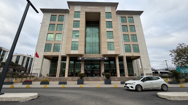 Boşanma aşamasındaki eşi tarafından katledilen Sinem, komşusundan yardım istemiş