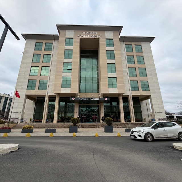 Boşanma aşamasındaki eşi tarafından katledilen Sinem, komşusundan yardım is...