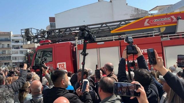 Kuşadası Belediyesi'ne 'yolsuzluk' soruşturması; belediye başkanı dahil 6 gözaltı (2)