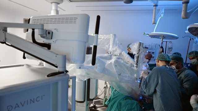 MCBÜ Hafsa Sultan Hastanesi'nde Robotik Cerrahi dönemi başladı
Da Vinci Robotik Cerrahi Sistemi hizmete alındı, ilk ameliyat başarıyla gerçekleştirildi