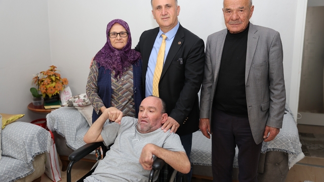 Başkan Kaya engelli İskender'in isteğini yerine getirdi