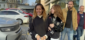 Hırsızlık suçundan 60 kaydı bulunan 8 çocuk annesi kadın tutuklanınca ağlayarak cezaevine götürüldü