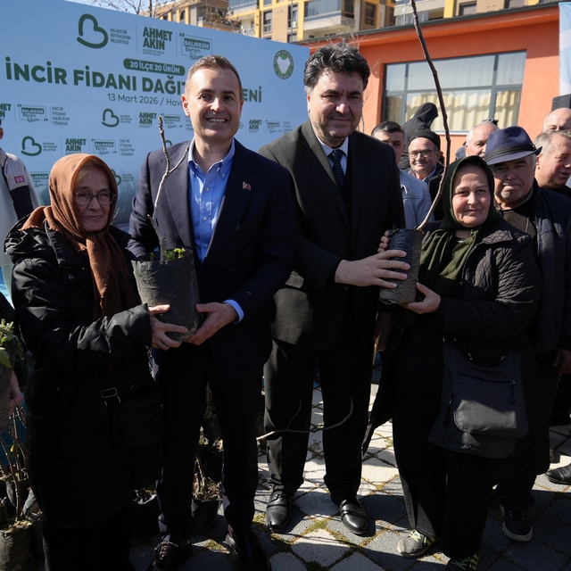 Havran'da 102 çiftçiye 2 bin 500 incir fidanı dağıtıldı