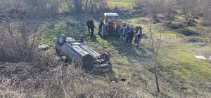 Radar paniği kazaya neden oldu: Otomobil şarampole devrildi