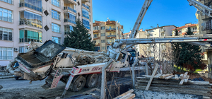 Uşak'ta beton pompasının altında kalan işçi öldü