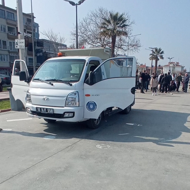 Çöp kamyonunun altında kalan çocuk hayatını haybetti