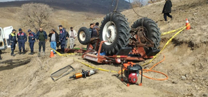 Devrilen traktörün altında kalarak hayatını kaybetti