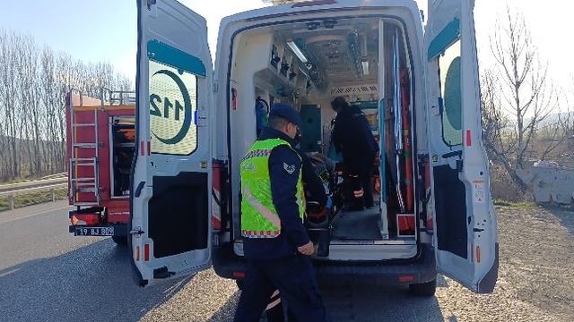 Otomobil, TIR'a arkadan çarptı: 1 yaralı