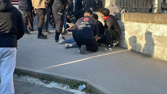 Çanakkale'de bıçaklı kavga: 2'si ağır 3 yaralı