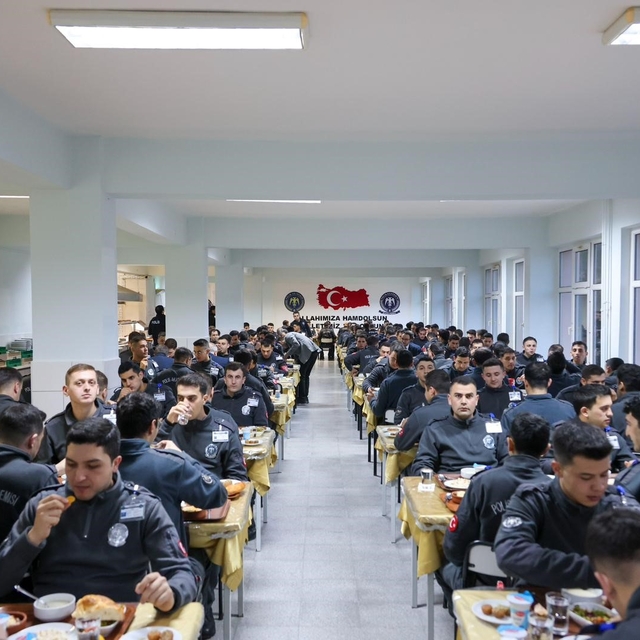 Vali Sözer, polis adaylarıyla iftarda buluştu