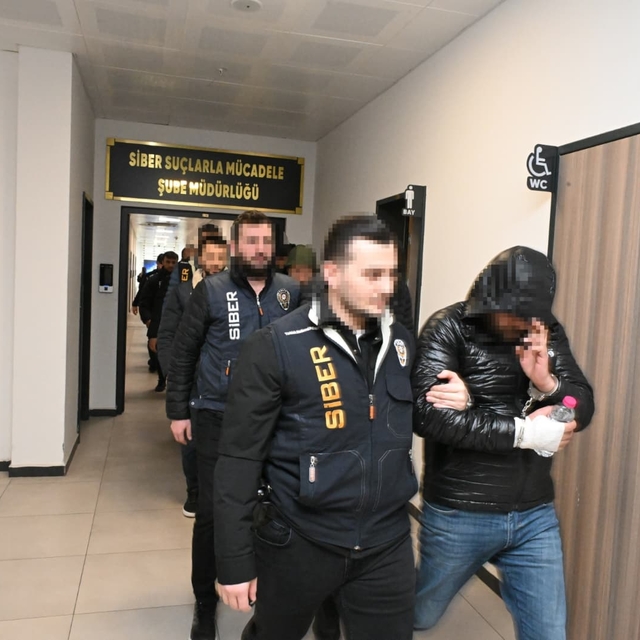 Kocaeli merkezli dolandırıcılık operasyonu; 18 tutuklama (2)