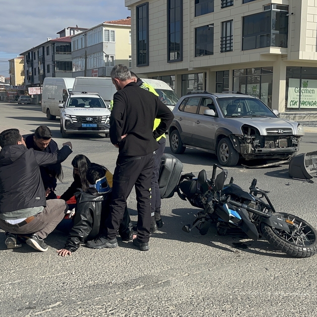 Tekirdağ'da otomobil ile motosikletin kaza anı kamerada