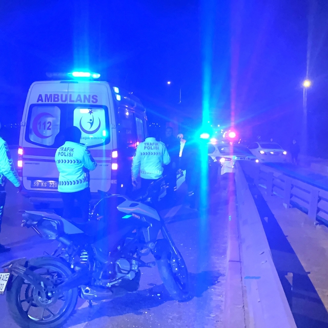 Tekirdağ'da iki motosiklet çarpıştı: 3 yaralı