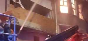 Bursa'da metruk binanın çatı katı alevlere teslim oldu