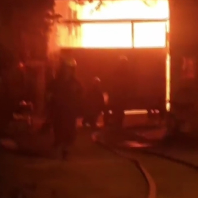 Adana'da mobilya atölyesinde yangın