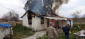 Kırıkhan'da müstakil ev alevlere teslim oldu