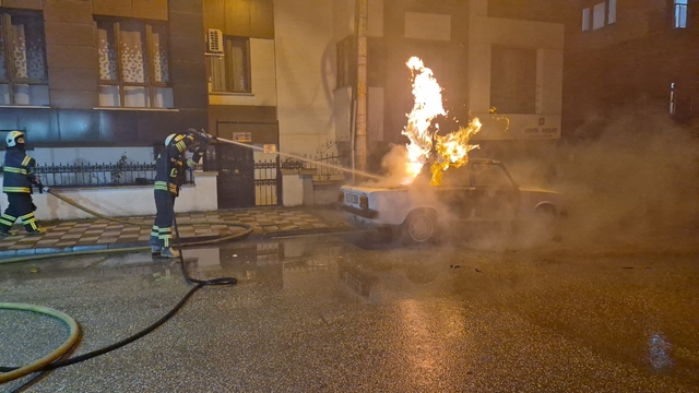 Eskişehir'de park halindeki LPG'li araç küle döndü