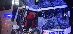 Amasya'da otobüs ile tır çarpıştı: Çok sayıda yaralı var