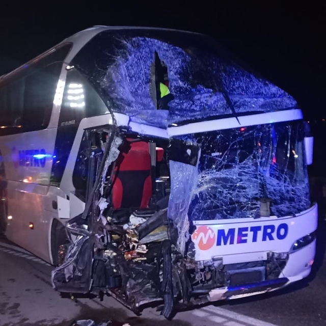 Amasya'da otobüs ile tır çarpıştı: Çok sayıda yaralı var