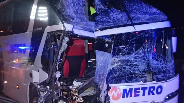 Amasya'da otobüs ile tır çarpıştı: Çok sayıda yaralı var