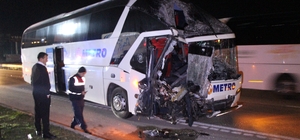 Amasya'da yolcu otobüsü ile tırın çarpıştığı kazada 11 yaralı