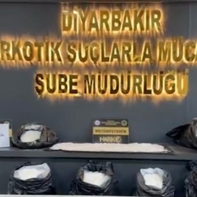 Diyarbakır'da takibe alınan tırda 81 kilo metamfetamin ele geçirildi