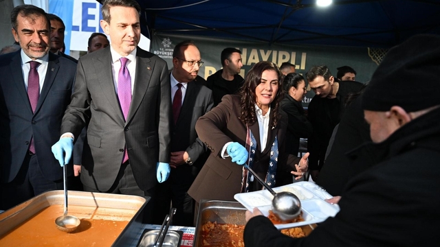 Başkan Çerçioğlu, Bakan Bayraktar ile birlikte iftarda vatandaşlarla bir araya geldi