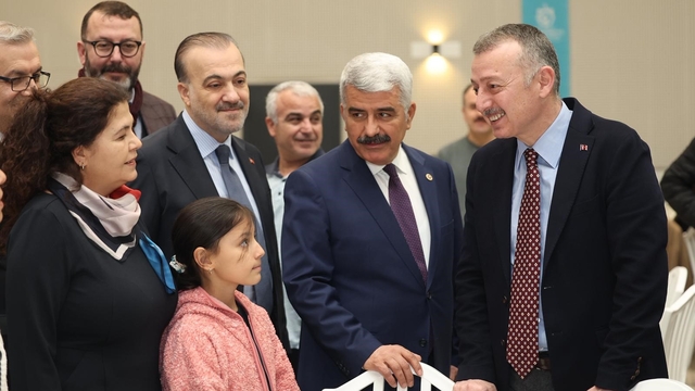 Büyükakın'dan sağlıkçılara: "Siz sadece meslek değil insanlık görevi yapıyorsunuz"