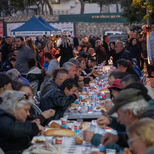 Kuşadası, Başkan Günel için tek yürek oldu