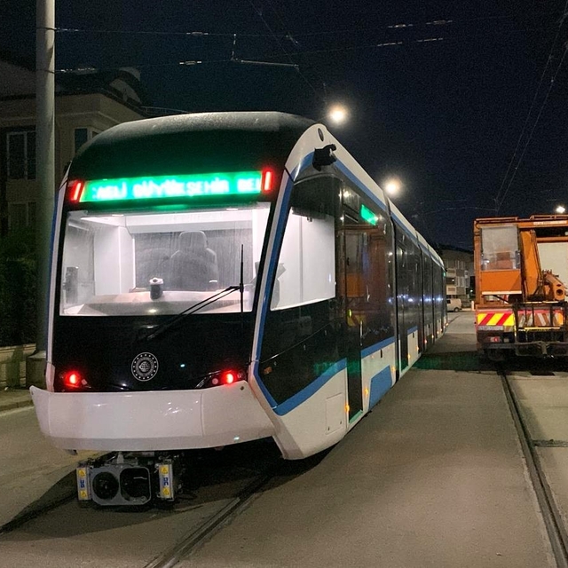 Filoya katılan yeni tramvay raylarla buluştu