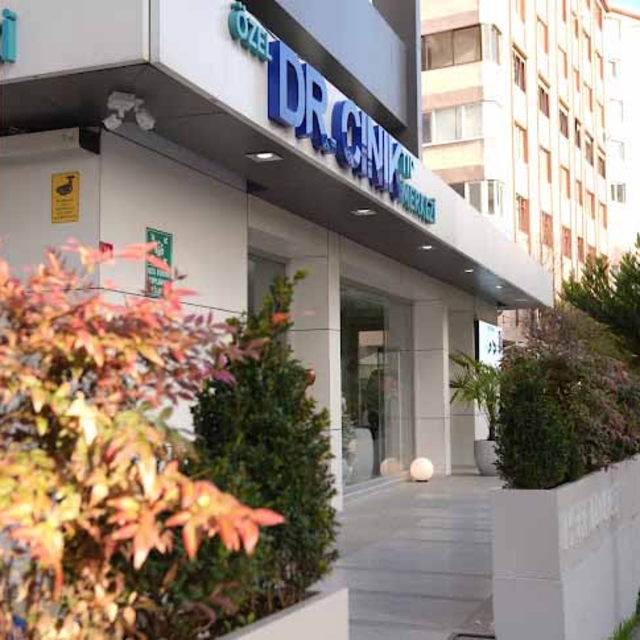 Dr. Cinik, Antalya'da 'diş tatili' konseptiyle hizmet veriyor