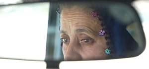 Direksiyon başında bir kadın: 15 yıldır servis şoförlüğü yapıyor