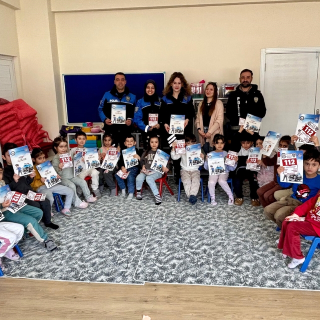 Kars'ta minik öğrencilere polislerden güvenlik eğitimi