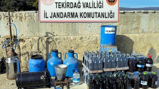 Tekirdağ'da çiftlik evinde silah, sahte içki, uyuşturucu ele geçirildi